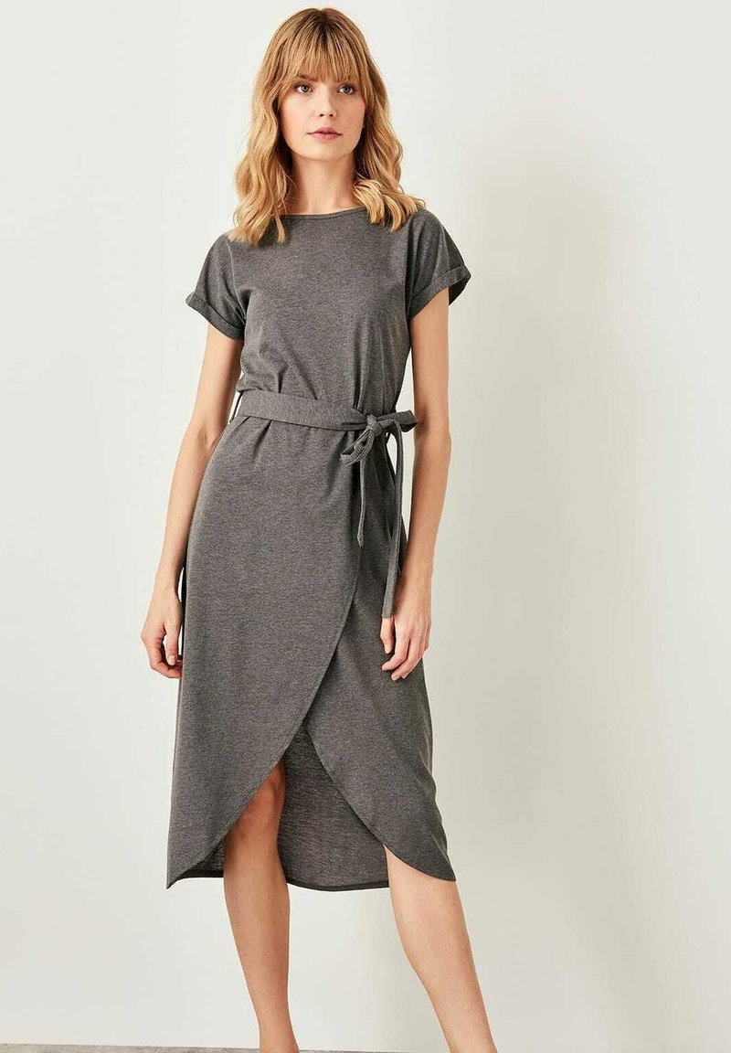 Damen Kleider | Trendyol Etuikleidgrey/grau - XF31791 Damen Kleider | Trendyol Etuikleidgrey/grau - XF31791