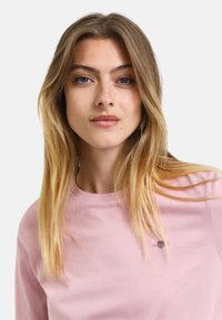 GANT SHIELD LS - Long sleeved top - dusty pink