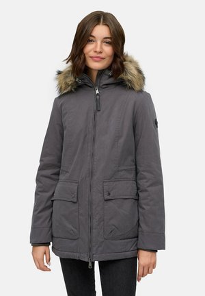 Parka grise avec une capuche bordée de fourrure, fermeture éclair et boutonnage pression, deux poches avant et un tissu doux et texturé.