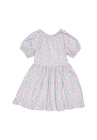 Lekka bawełniana sukienka z bufkami, marszczoną linią dekoltu oraz kwiatowym wzorem w różowe i niebieskie kwiaty na białym tle.