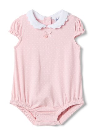 Roze babyromper met kleine witte stippen, een witte Peter Pan-kraag, pofmouwtjes en drukknopen bij het kruis.