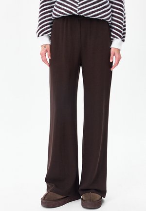 - Spodnie materiałowe