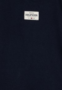 Tommy Hilfiger MONOTYPE 1985 LABEL REG - Sweatshirt - dark night navy