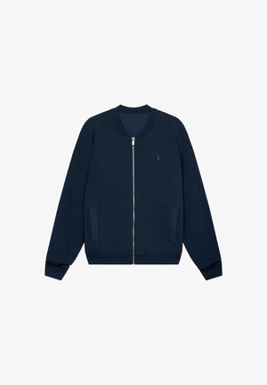 Marineblaue Bomberjacke mit Reißverschluss, gerippten Bündchen und Saum, zwei Vordertaschen und einem kleinen Emblem auf der linken Brust.