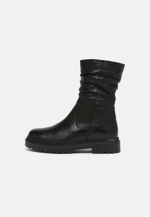 Botas con plataforma - black