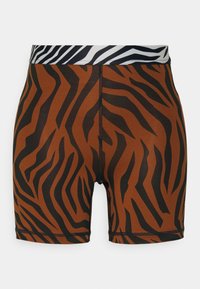 Boxer shorts marroni con un motivo a strisce di tigre nere e un elastico a strisce bianche e nere. Realizzati in tessuto elasticizzato con una texture liscia.