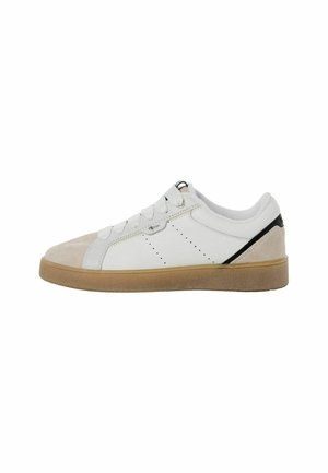 White and beige sneaker with a suede toe cap, perforated detail on the side, and a gum sole. Features black accent on the heel.