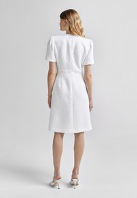ANDIATA ELINOR - Vabalt langev kleit - brilliant white