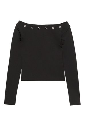 Czarna bluzka z długim rękawem i dekoltem odkrywającym ramiona, ozdobiona srebrnymi przelotkami na przodzie. Wykonana z miękkiego, elastycznego materiału.