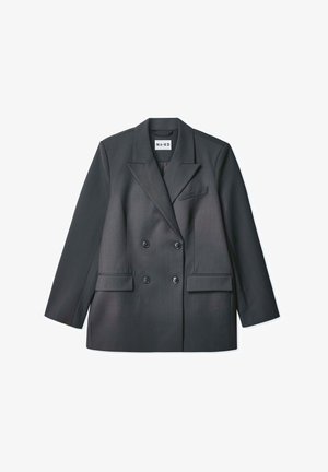 Blazer gris oscuro de doble botonadura con solapas de pico, dos bolsillos frontales y dos botones. Tejido suave con una forma estructurada.