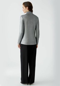 Oui METALLIC - Langarmshirt - grey silver