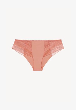 Culottes pour femmes en rose corail, avec un panneau avant lisse et des détails en dentelle raffinée sur les côtés et à l'arrière. Texture douce et accents délicats.