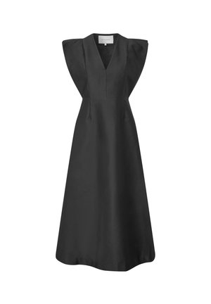 Robe noire sans manches avec un décolleté en V et des épaules structurées, présentant un corsage ajusté et une jupe fluide longue jusqu'aux chevilles en tissu lisse.
