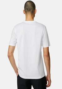 Marks & Spencer PURE - Jednoduché tričko - white