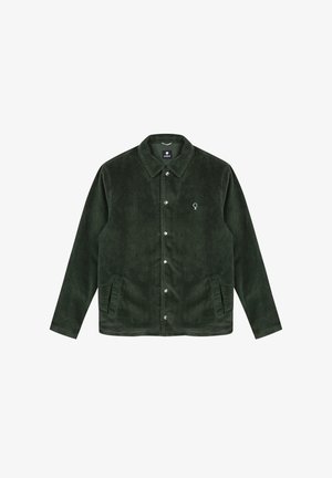 Donkergroene corduroyjas met een knoopsluiting aan de voorkant, een puntige kraag, twee zijzakken en een klein geborduurd logo op de borst.