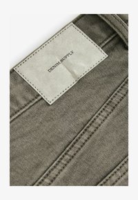 Nem kiválasztott, olive green