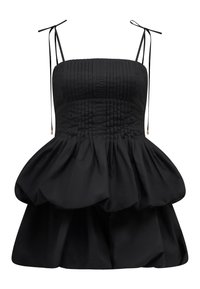 Robe noire avec un corsage plissé, des bretelles réglables et un ourlet superposé à volants. Fabriquée en tissu doux avec une silhouette structurée.