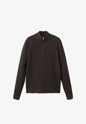 Ciemnobrązowy pulower na półzamek wykonany z prążkowanej dzianiny, z wysokim kołnierzem i długimi rękawami oraz prostym dołem.