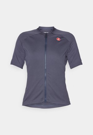Koszulka rowerowa z krótkim rękawem w ciemnoniebieskim kolorze. Posiada zamek błyskawiczny z przodu oraz małe czerwone logo na lewym ramieniu. Gładka struktura.