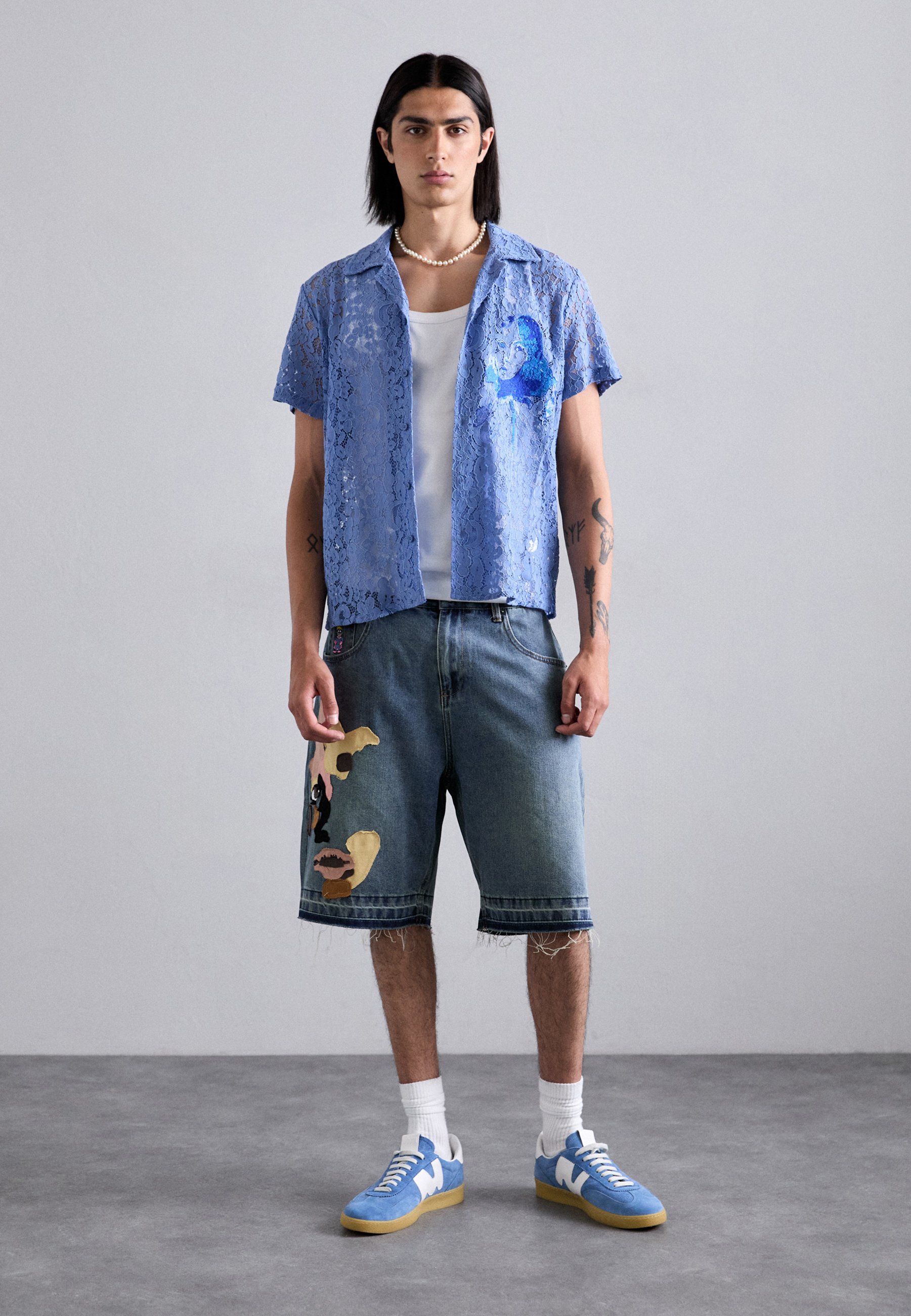 Kidsuper FACE PATCHWORK BAGGY - Denim shorts - light wash/blue