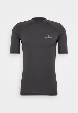 Korte mouw rash guard in donkergrijs met een ronde hals. Gemaakt van glad, rekbaar materiaal met een subtiele Rip Curl-logo op de borst.