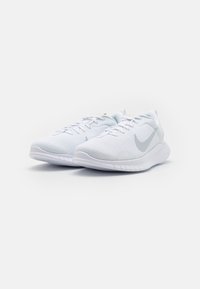Nike Performance FLEX EXPERIENCE RUN 12 - Tenisice za trening - white/pure platinum