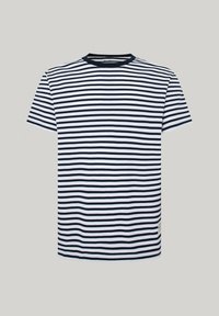 Tamsiai mėlynas ir baltas dryžuotas medvilninis marškinėlis su apvalia iškirpte, trumpomis rankovėmis ir maža logotipo etikete apačioje. Lygi tekstūra.