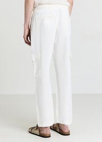 Calliope UNITA - Cargohose - bianco lana