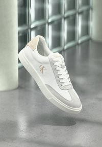 Sélectionné, bright white/oatmeal