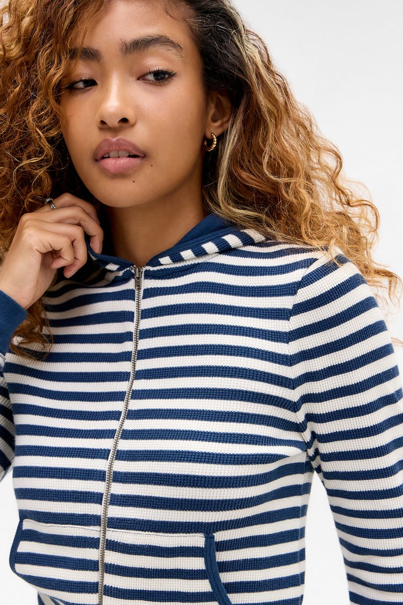 Sweat à capuche UO Starry Forest | Urban Outfitters FR