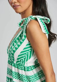 South Beach APPLE JACQUARD - Freizeitkleid - green