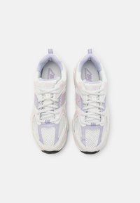 New Balance 530 - Baskets basses - beige/white/rose