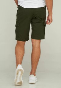 Jack & Jones JOE CARGO SHORTS - Shorts - forest night