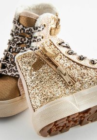 Next Lära-gå-skor - gold glitter