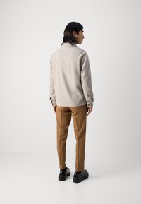 Lindbergh CROPPED LENGTH OVERSHIRT JACKET - Letná bunda - dark sand melange