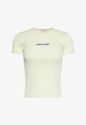 Camiseta corta crema de canalé con mangas cortas y logo "calvin klein" bordado en azul marino en el centro del pecho.