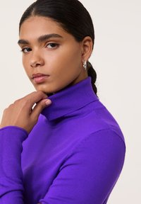 Taifun LANGARM RUND BASIC MIT ROLLKRAGEN - Strickpullover - bright violet