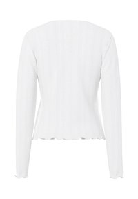 Top blanco de manga larga con textura acanalada, silueta ajustada, y dobladillo en forma de ondas. Incluye mangas estrechas y un escote redondo.