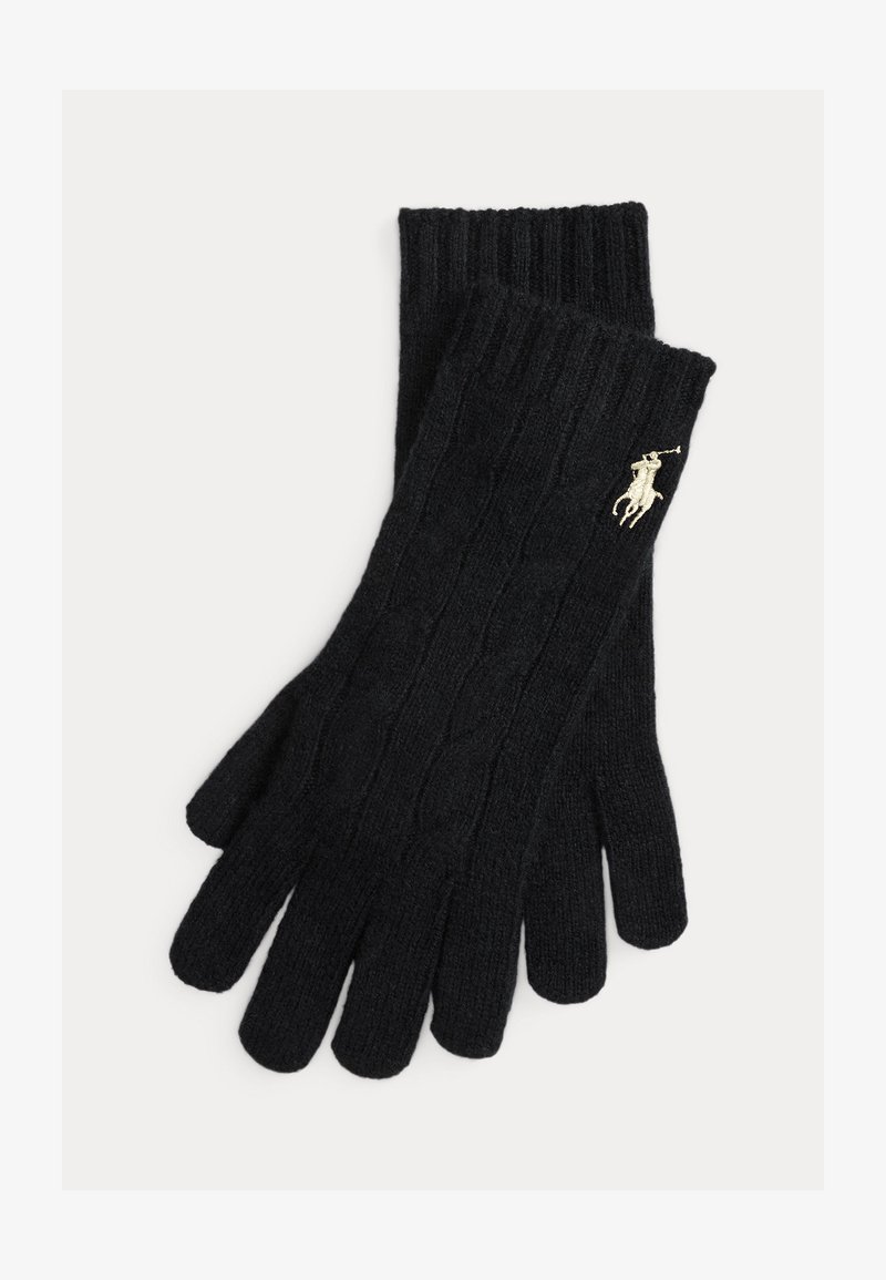 Svarte kabelstrikkede hansker med ribbestrikkede mansjetter og en liten hvit brodert polo-spiller logo på håndleddet.