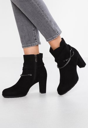 Kotníkové boty - black