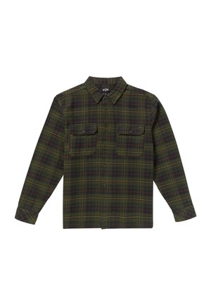 Camisa de franela de cuadros en verde oscuro y marrón, con dos bolsillos en el pecho, cuello abotonado y mangas largas con puños abotonados.