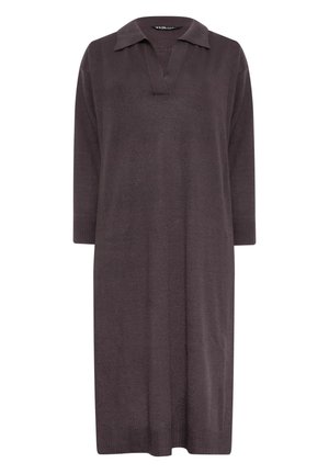 Vestido de punto marrón oscuro hasta la rodilla con mangas tres cuartos y un cuello con abertura en forma de V.