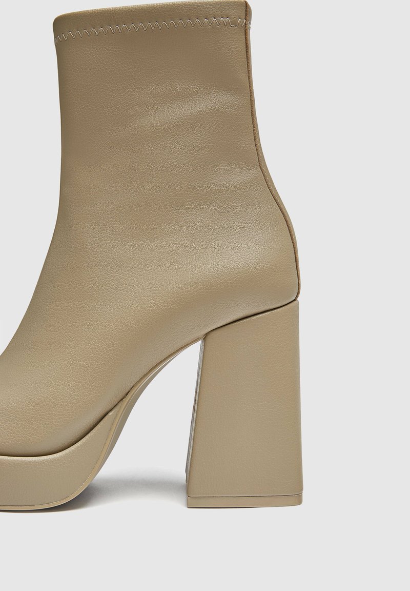Damen Ankle Boots | PULL&BEAR Ankle Boot taupe - MA14295 Damen Ankle Boots | PULL&BEAR Ankle Boot taupe - MA14295
