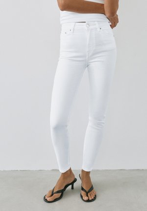 PULL&BEAR, HIGH-WAIST SKINNY FIT JEANS - Jeans Skinny - white