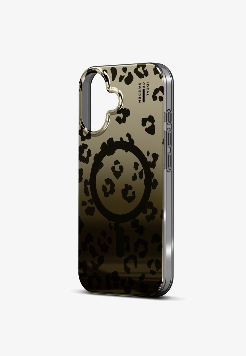 Coque d'iPhone avec un imprimé léopard en noir et or. Forme fine, bords transparents et accent avec logo circulaire sur une surface lisse.