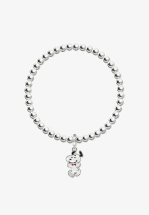 Braccialetto di perline d'argento con un piccolo ciondolo Snoopy pendente che indossa un papillon rosso.