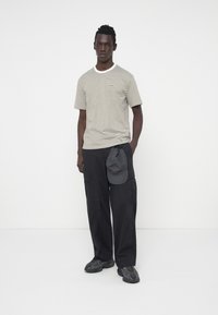 Lacoste Marškinėliai su spaudiniu - white/olive