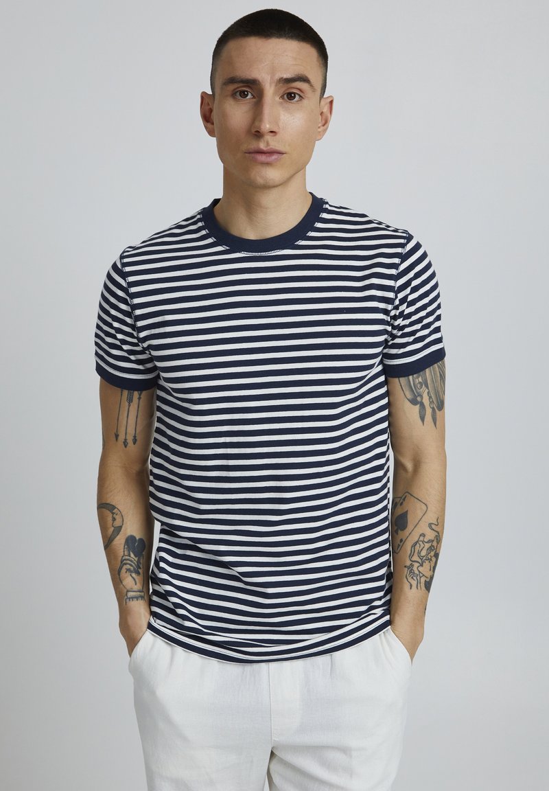 11 Project PRBENNET - Camiseta básica - insignia blue
