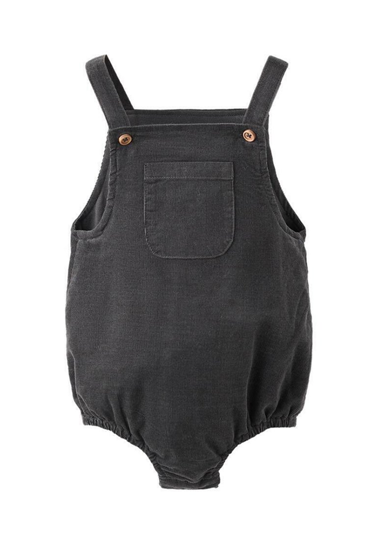 Salopetă din catifea gri închis, cu bretele ajustabile, buzunar frontal și fund elastic. Prezintă accente din butoane din lemn.