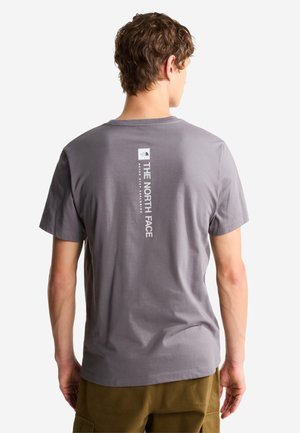 The North Face, M VERTICAL REG SS TEE-GRAPHIC. - Camiseta estampada - smoked pearl